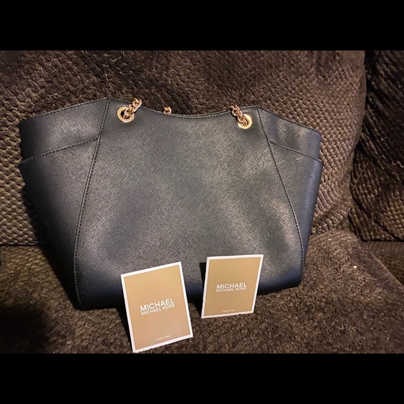 Michael Kors Purse - Picture 4 of 6